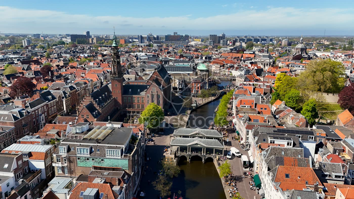 Stadhuis en Koornbrug, Leiden