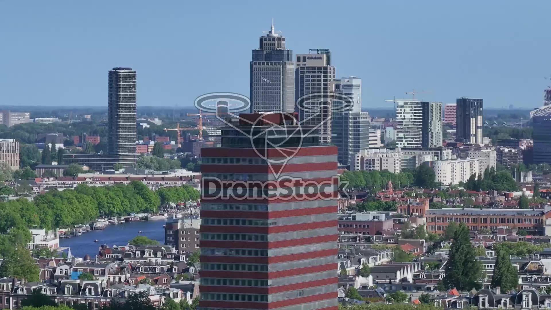 Amstel met Amsterdamse skyline en Johan Cruijff ArenA