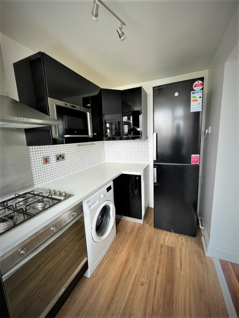 Ashurst Drive, IG6 1HB