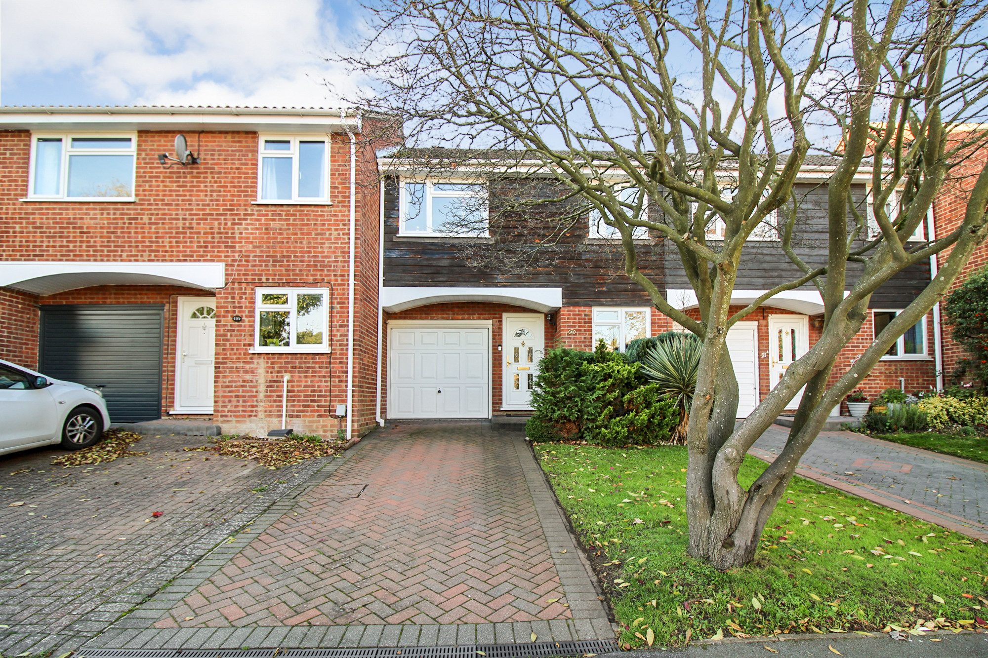 3 Bed House Woburn Avenue Farnborough GU14 Greg James Estate Agents