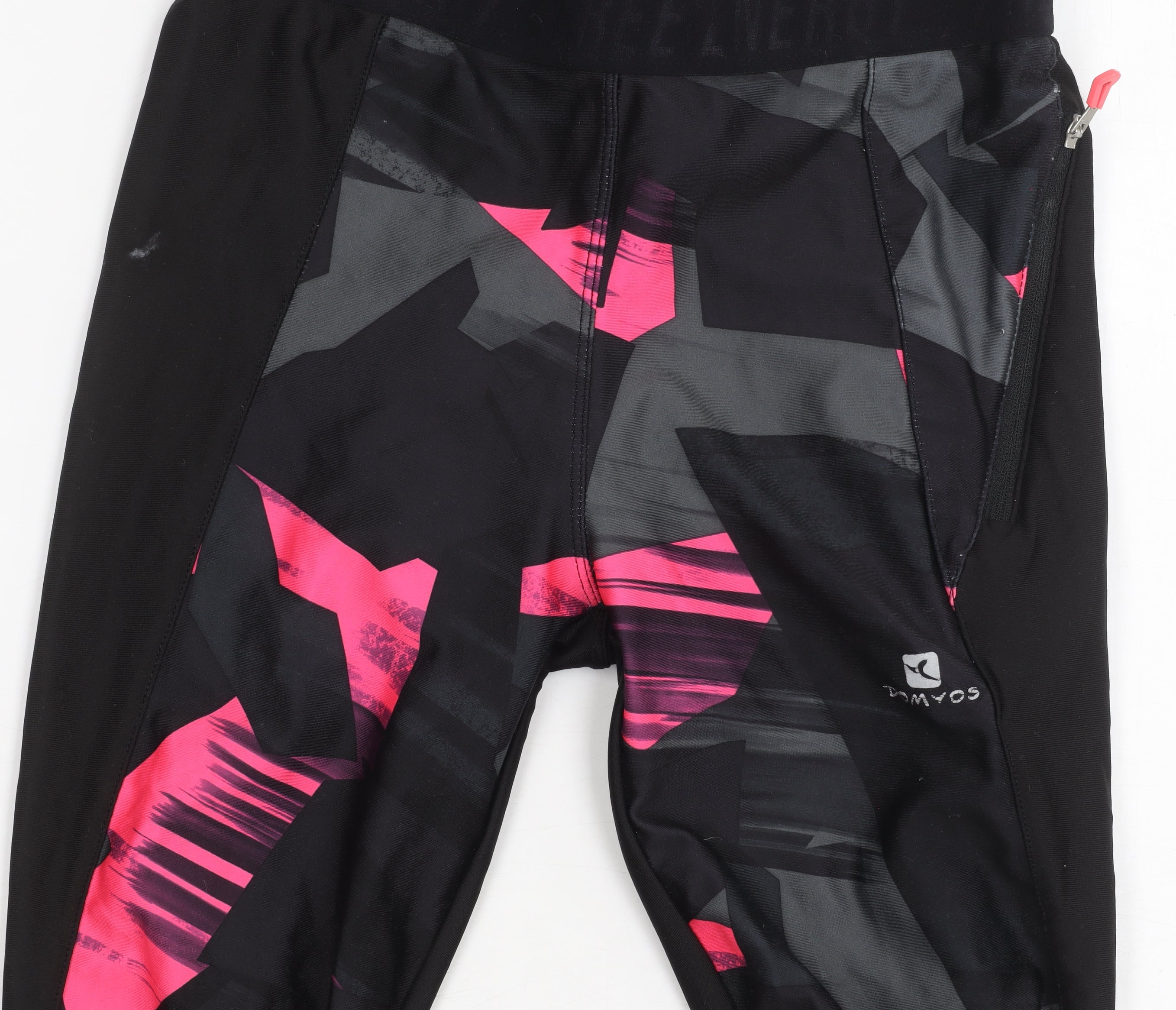 DECATHLON Unisex Kids Compression Leggings Size Small Multicoloured Geometric - close detail