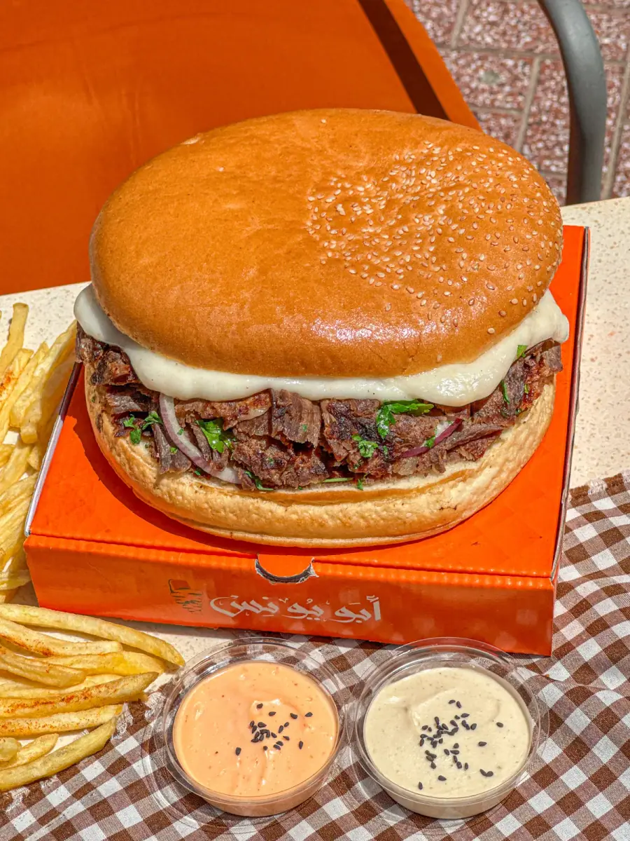 ماريا شاورما لحمة موتزاريلا