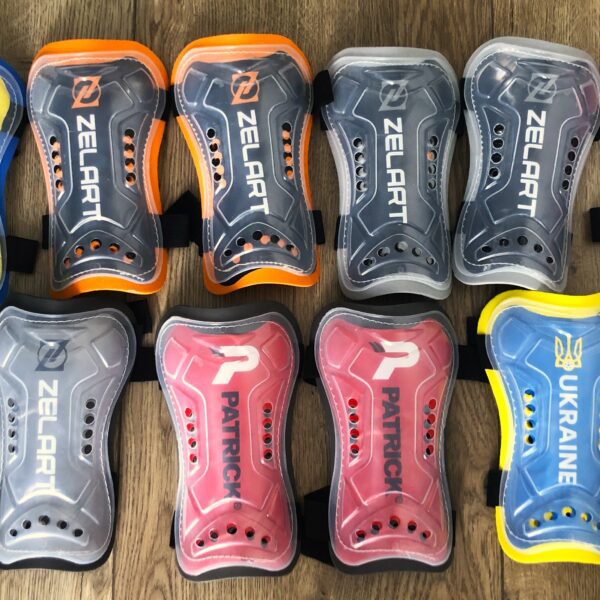 Щитки футбольные,размер М (цвета в ассортименте)