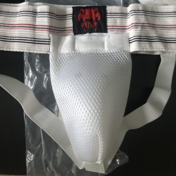 Защита паха мужская VENUM размеры М-L, белая