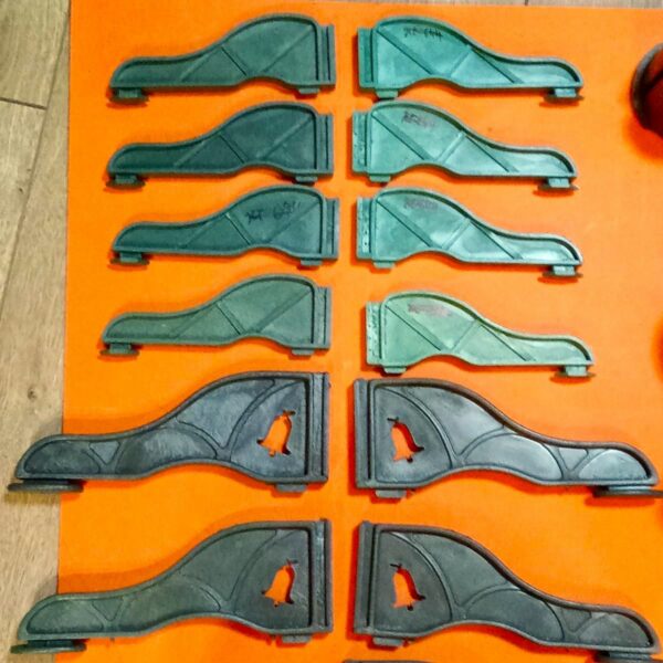 Центральная часть-бобышка крепления новогодней ёлки на 3 ножки Dотверстия=19мм, h бобышки=6,5см