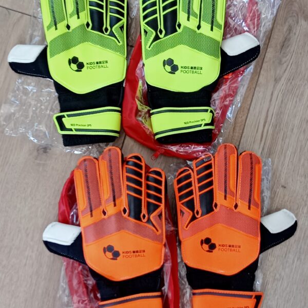 Перчатки вратарские "Лига - спорт" детские, с защитой пальцев (оранжевые)