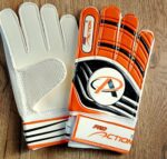 Рукавички воротарські Pro Action юніорські, розмір 5-7, колір - червоно-чорний