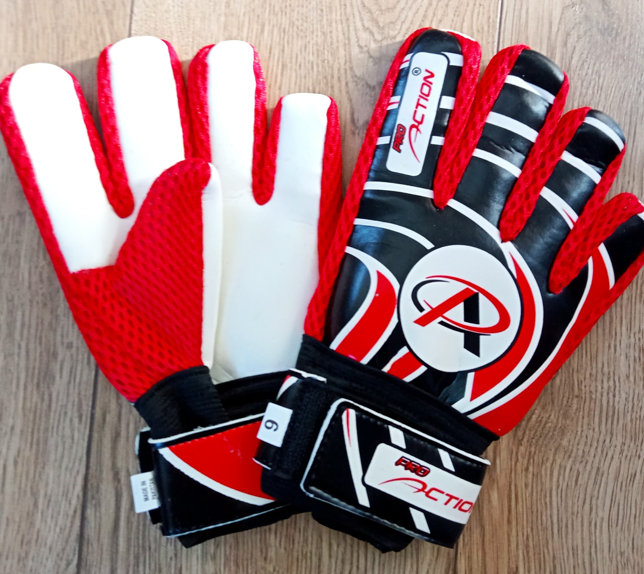 Рукавички воротарські Pro Action юніорські, розмір 5-7, колір - червоно-чорний