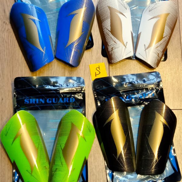 Щитки футбольные детские SPORTS, размер М, цвета в ассортименте