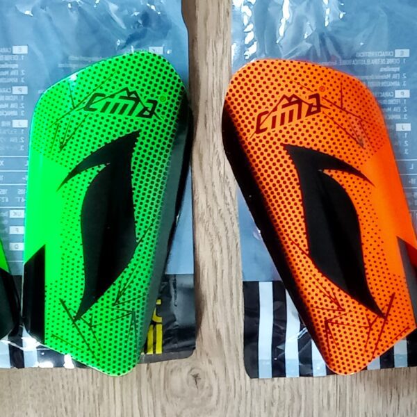 Щитки футбольні дитячі CIMA, розмір S, кольори в асортименті