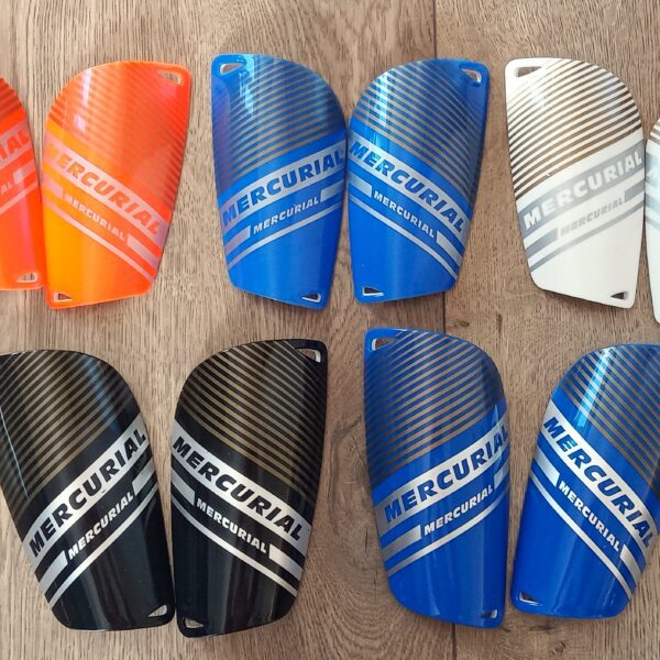 Щитки футбольные детские, размер М, цвета в ассортименте