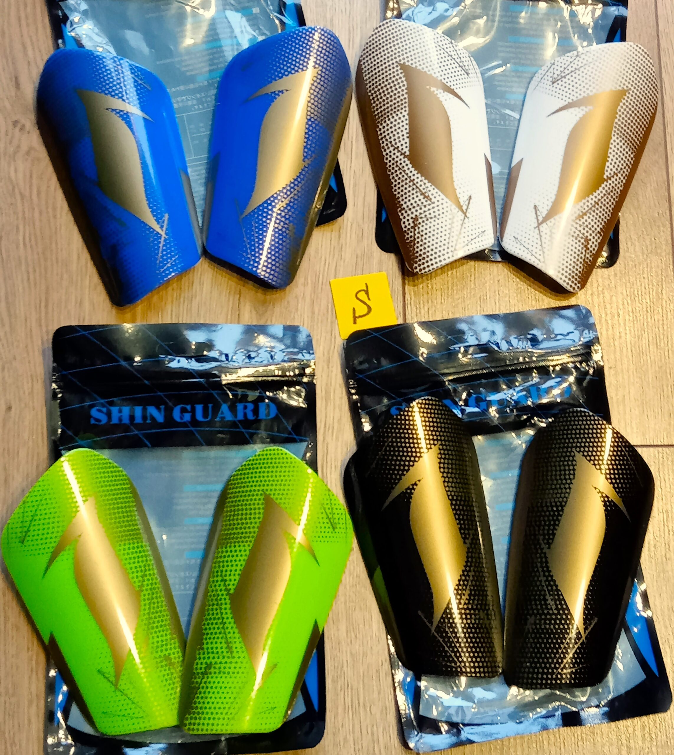 Щитки футбольные детские SPORTS, размер М, цвета в ассортименте