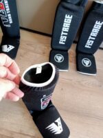 Защита голени и стопы с фиксатором FISTRAGE, размеры S-XL, цвет - чёрный