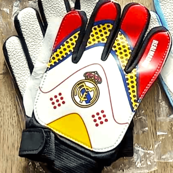 Рукавички воротарські дитячі REAL MADRID розмір 5-8 чорний-червоний