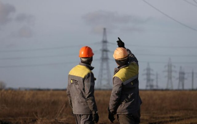 _poshkodzhennya_remont_dtek_elektromontergettyimages_1245880267_75d96269b0f5fa4d39ea0fee5f1e1e7c_650x410