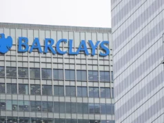 Barclays сокращает рабочие места в рамках инициатив по внедрению ИИ и аутсорсингу