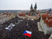 Десятки тысяч чехов вышли на митинг в поддержку президента Павла в конфликте с министром иностранных дел