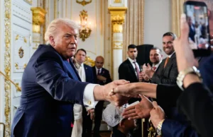 Трамп ввёл 10% тариф на Данию и 7 других стран из-за Гренландии