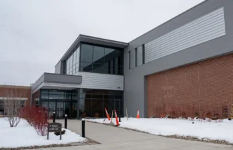 McMaster-Carr успешно работает несмотря на продажу корпоративного здания в Ауроре