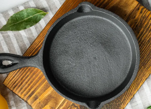 Как часто следует обновлять seasoning чугунной посуды?
