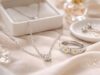 Серебряные цепочки и ювелирные украшения: стильные акценты для праздничного образа