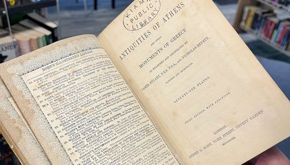 Эту библиотечную книгу вернули с опозданием на 150 лет. К счастью для мужчины, который только что вернул её, библиотекари не будут взимать штраф в $20 000.
