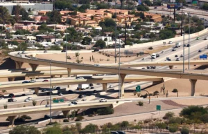 Два человека погибли в результате крушения малого самолета на шоссе в Массачусетсе