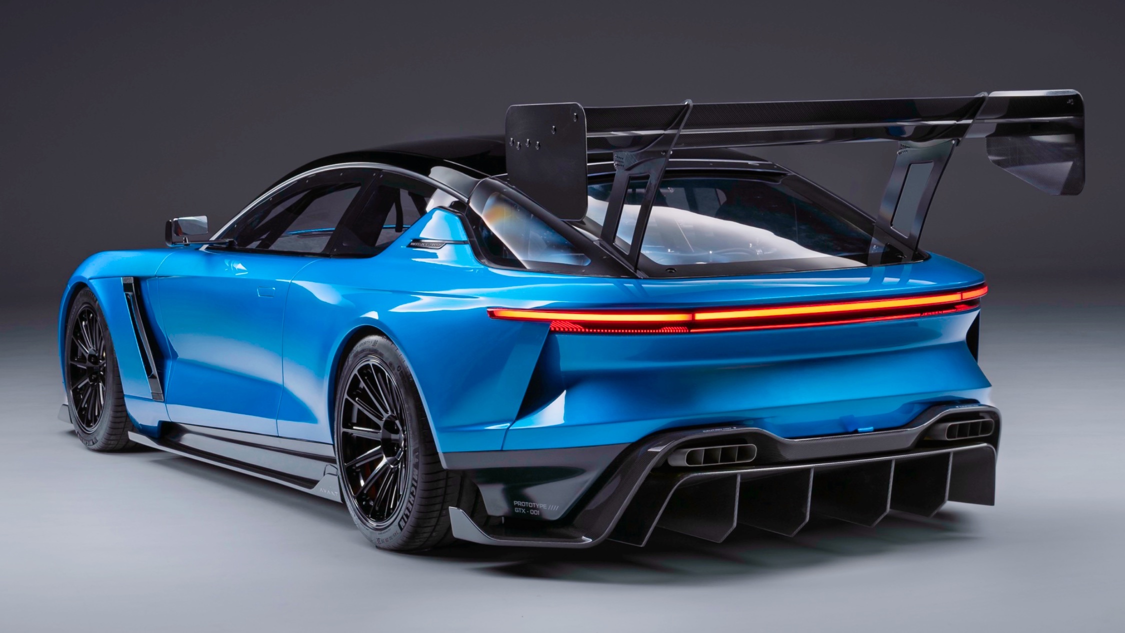 Интерцептор Дженсена вернулся с 960‑сильным мотором Chevy и действительно большим антикрылом