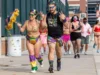Участники забега Cupid’s Undie Run организовали круговой маршрут вокруг Comerica Park для сбора средств на лечение NF