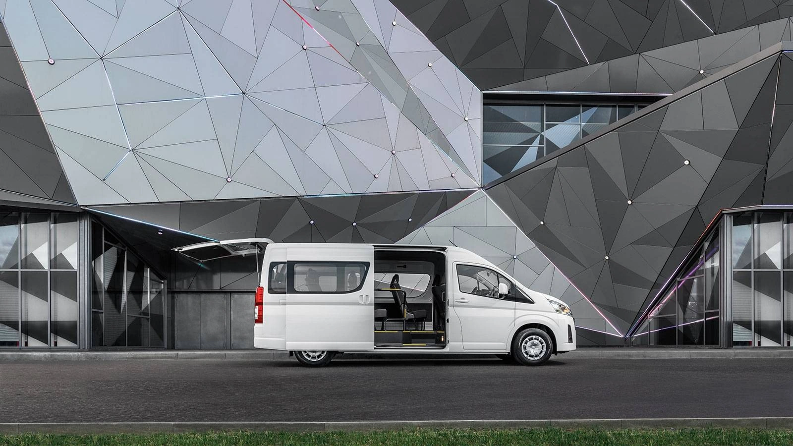 Toyota Hiace в открытом виде