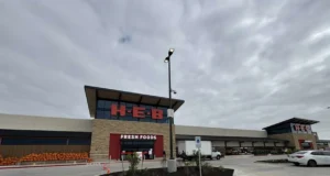 Техасский город с бурным ростом встречает первый магазин H-E-B