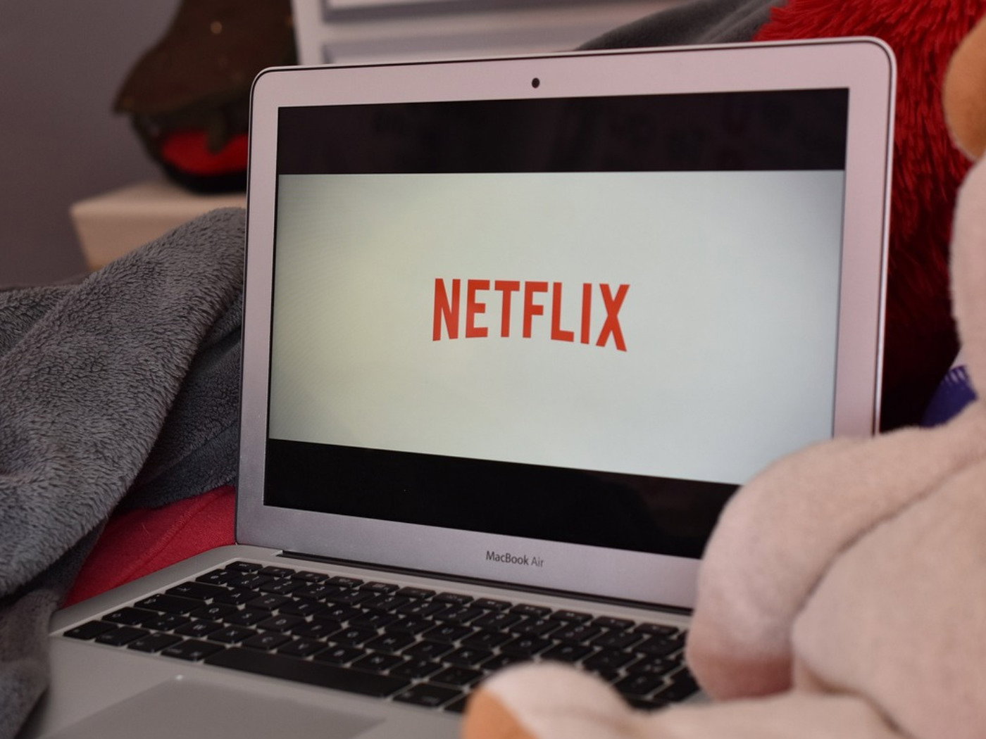 15 лучших сериалов для просмотра на Netflix в Португалии в 2026 году