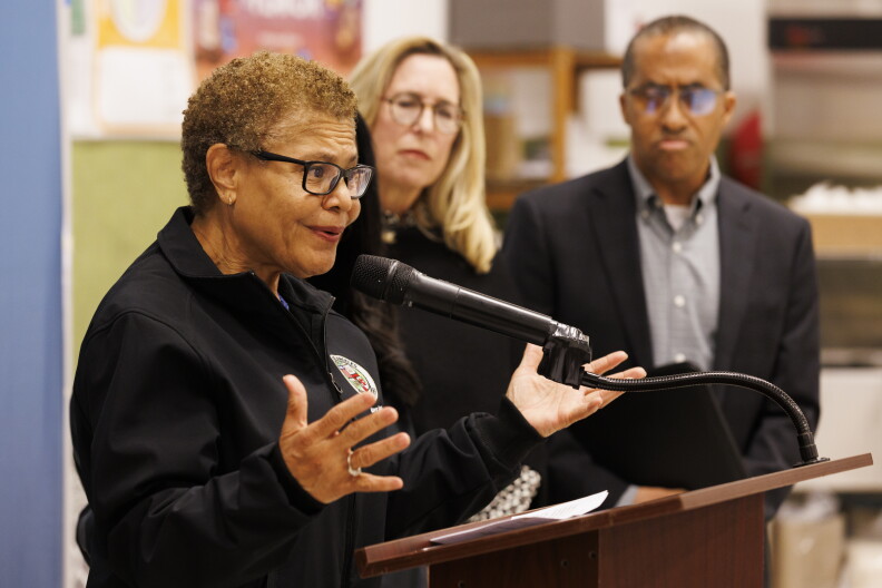 Мэр Лос‑Анджелеса Карен Басс не сможет присутствовать на слушаниях в Конгрессе по мошенничеству с финансированием помощи бездомным