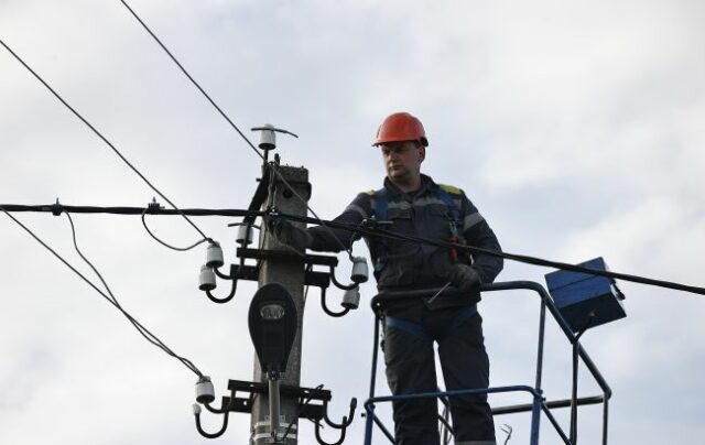 _elektromontazhnik_elektropostachannya_avariya__gettyimages_1240851291_d7ed82101bcaf3e0bb4f4750e47ffdfb_650x410