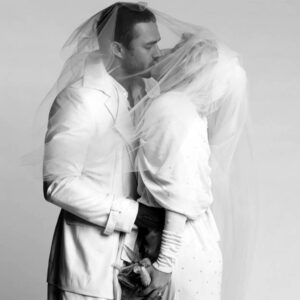 Lady Gaga weds boyfriend Taylor Kinney in her latest fashion film video for You and I Леди Гага и Тейлор Кинни фото 2015