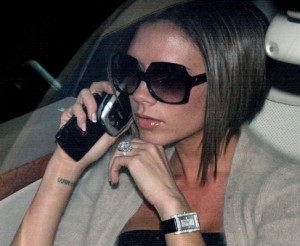 victoria-beckham-and-sidekick-3-gallery-300x246 Виктория Бэкхем фото 2015