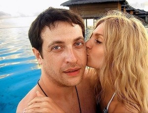 Александра Савельева на отдыхе с мужем