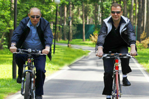 medvedevputinvelosiped300