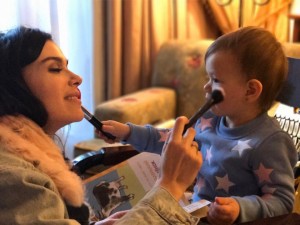 Елена Темникова с дочерью. Фото