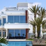 villa-2375137_1280-1-250x290