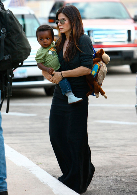 sandra-bullock-louis-liftoff-10