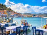 kurs_mittelmeer-küste-hafen-restaurant-tische-schiff-meeer-sonne-160x120