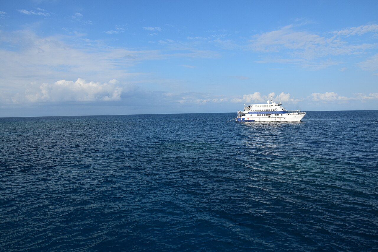 Tour boats on the Great Barrier Reef