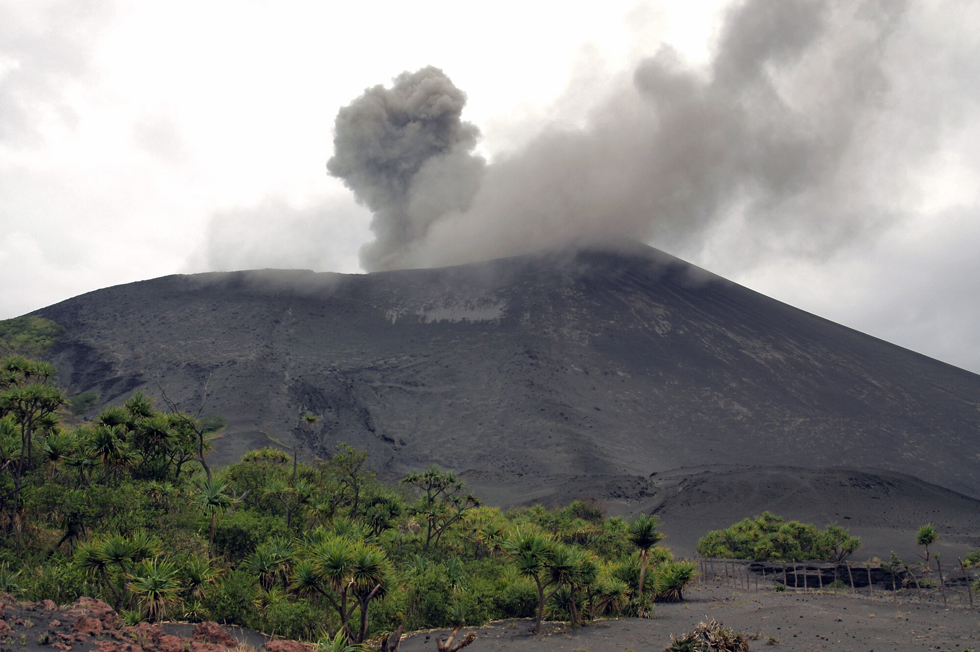 Daytime Yasur eruption and ash plume on Tanna