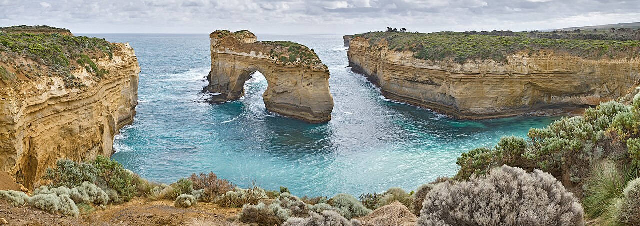 Great Ocean Road photo: Island Archway, Great Ocean Rd, Victoria, Australia - Nov 08