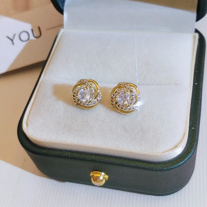 18k gold 18 k Woman Stud Earrings Unusual Earings Trend Piercing Small Crystal V
