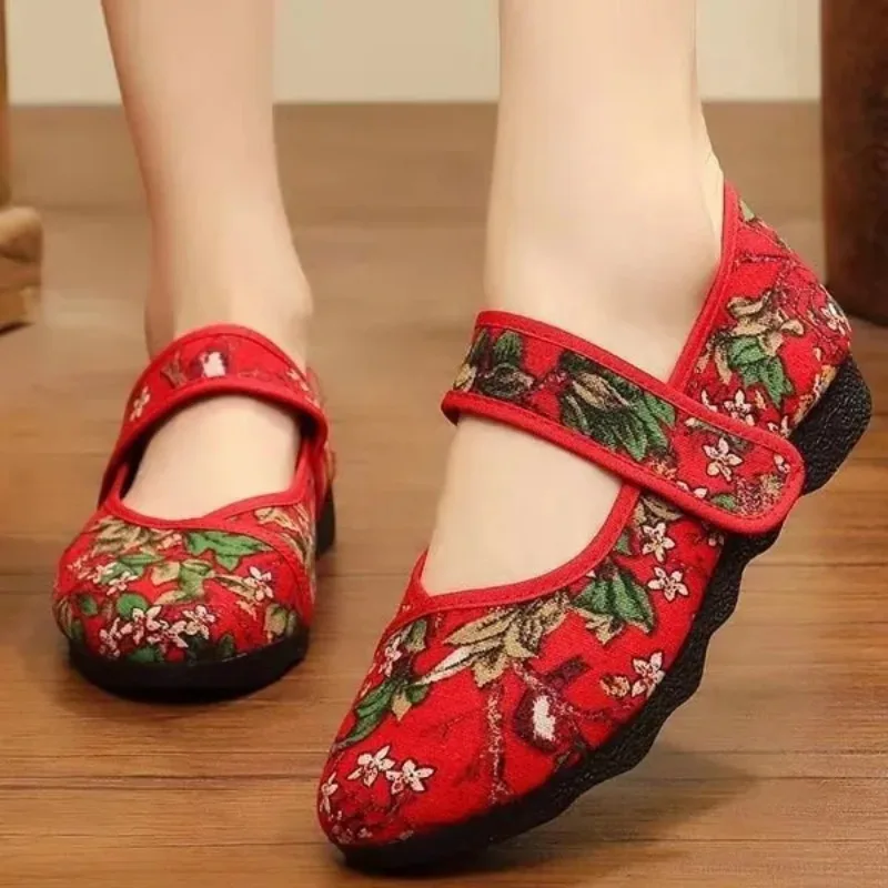 Old Beijing Embroidered Shoes Comfortable Chinese Elements Casual Women Shoes Ne