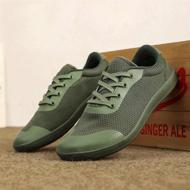 The New Unisex Sneakers Breathable Mesh for Both Men with Wide Toe Shoes That Ar