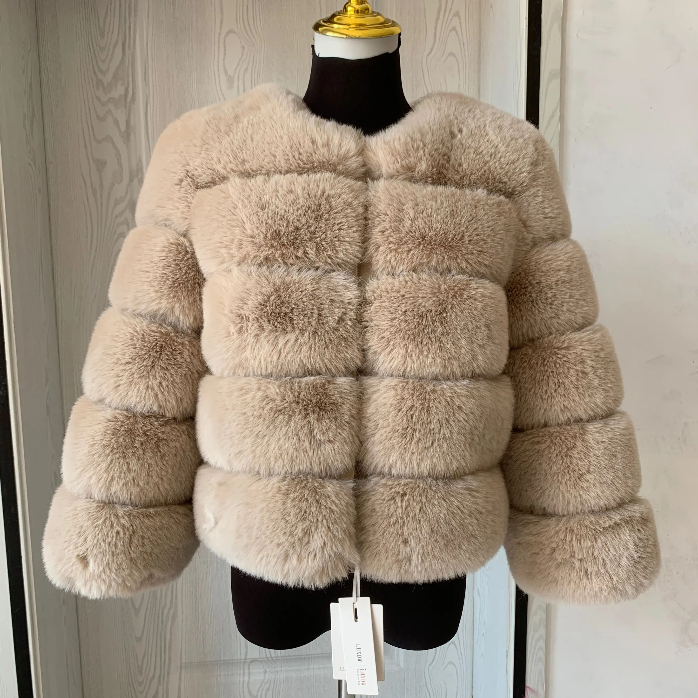 Women's Fashion faux fur coat super hot Autumn Winter women short Faux fox fur f