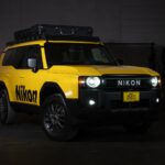 Nikon mirrorless roadshow 2025: Žuti SUV putuje kroz SAD